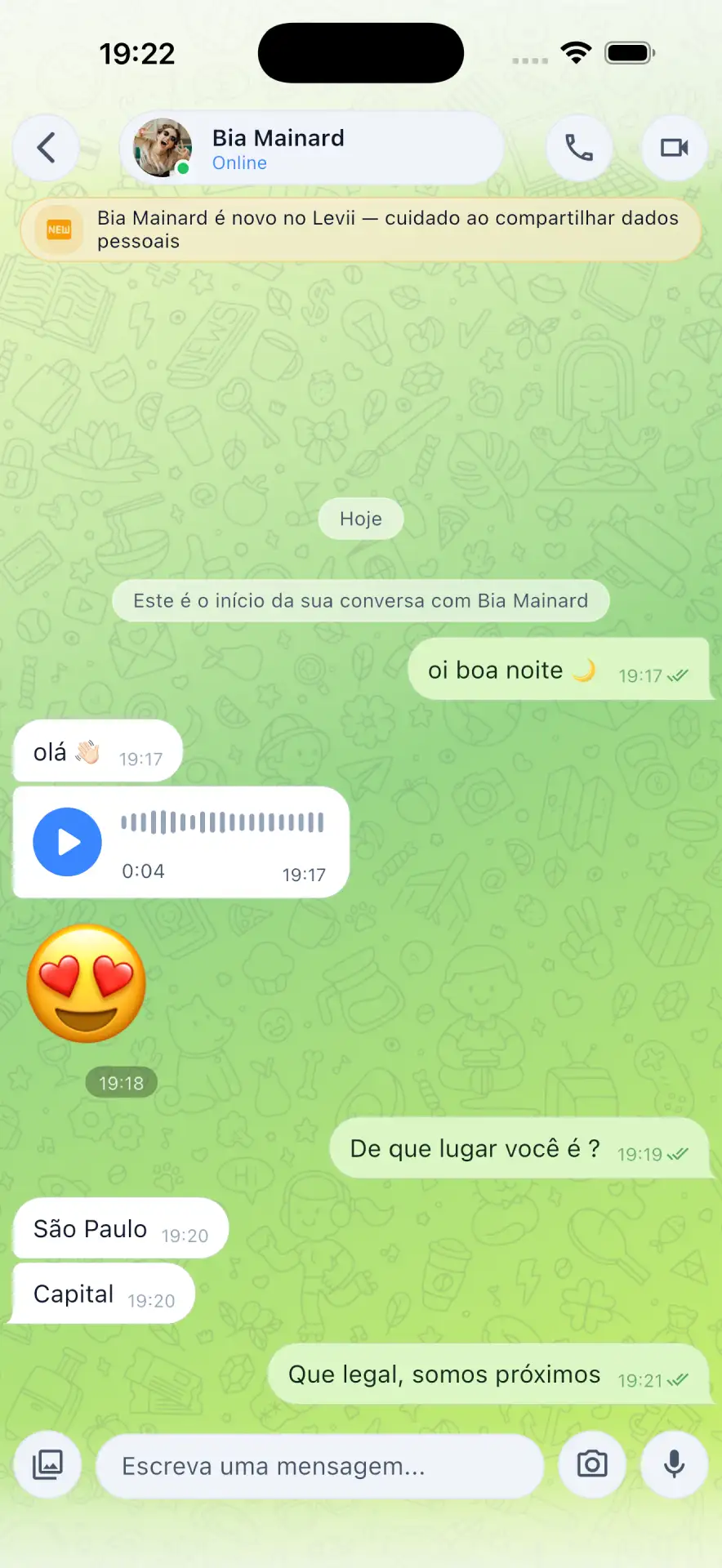 Conversa em tempo real no Levii, com áudio e emojis